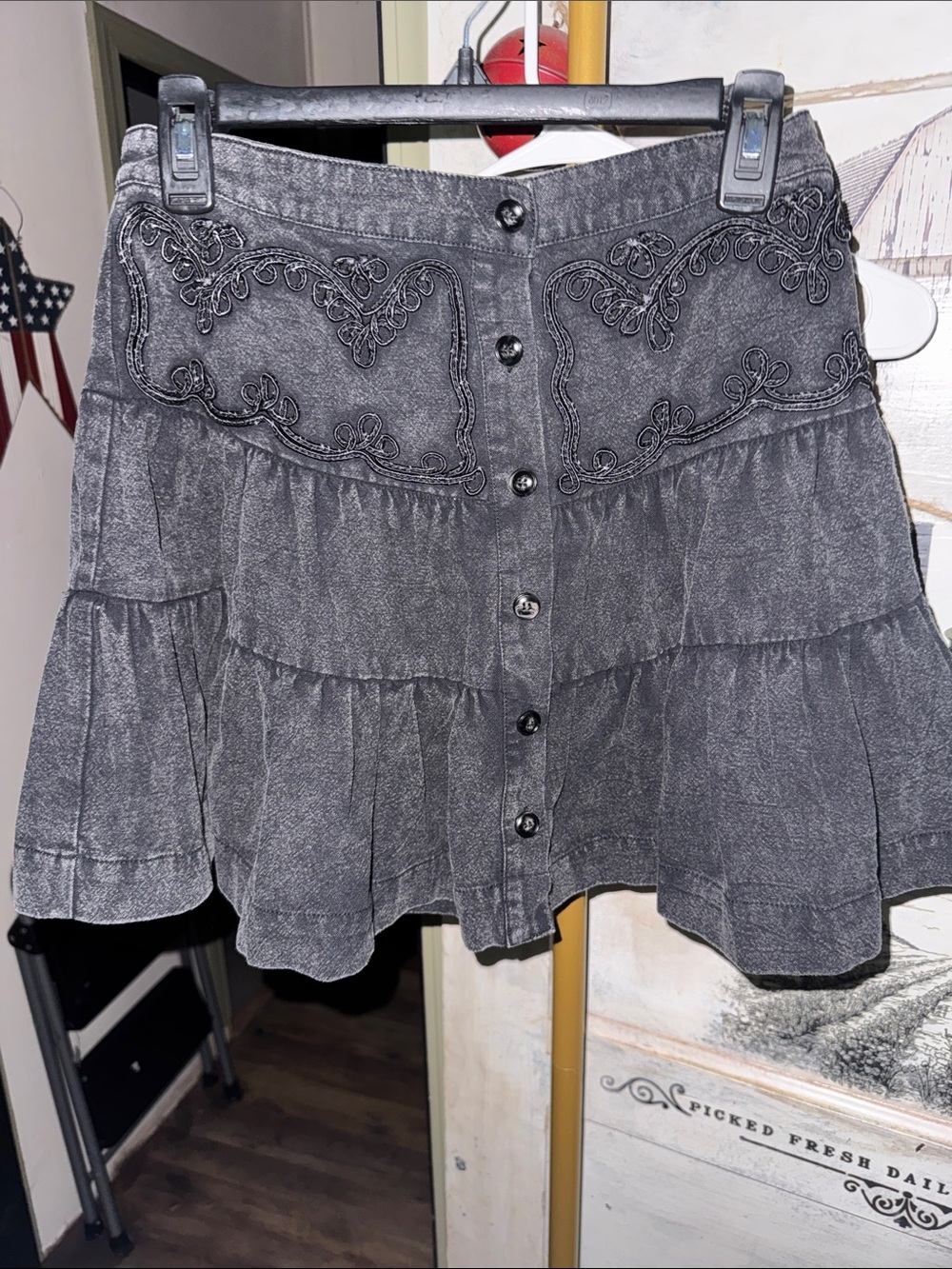eesome Gray Embroidered Tiered Button-Front Skirt